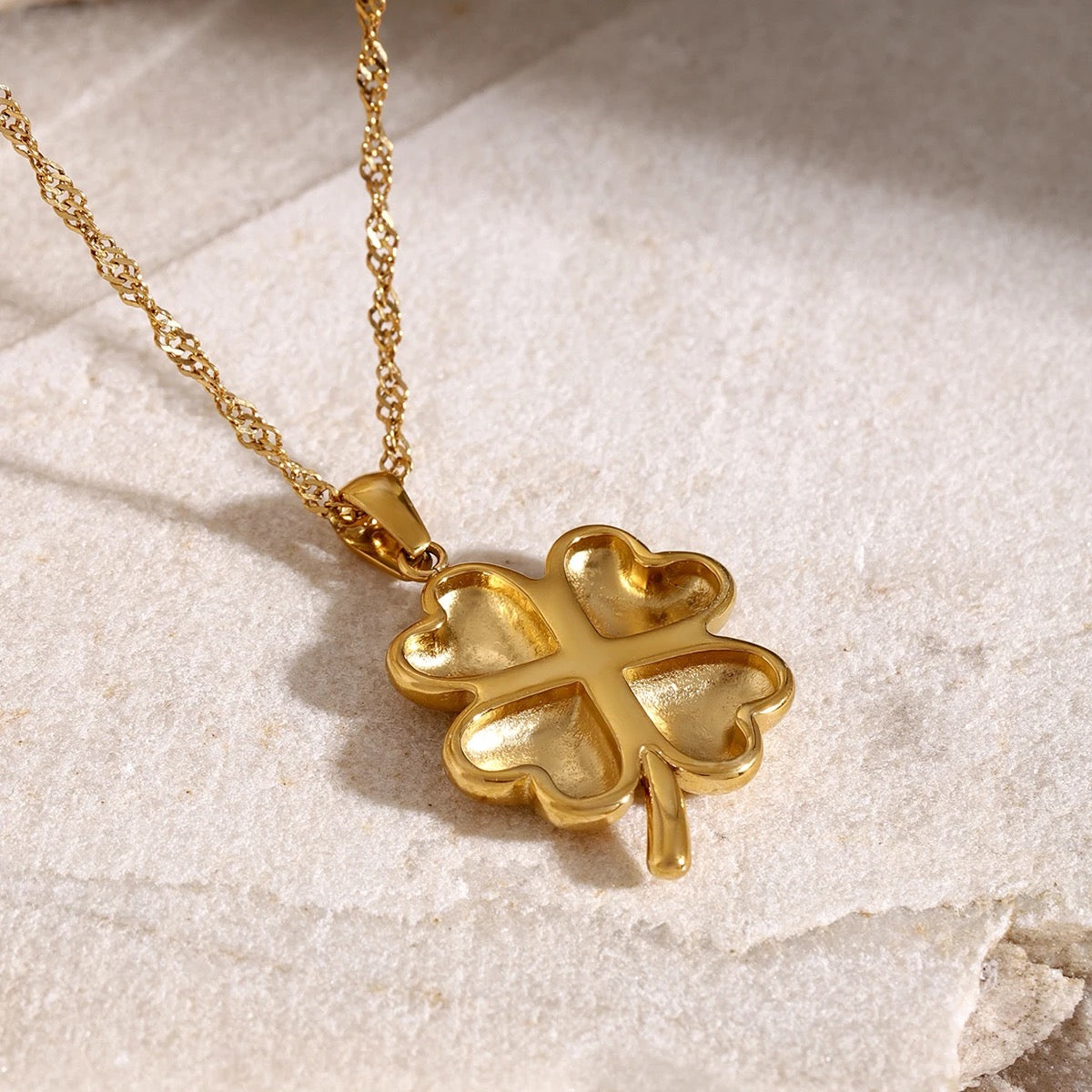 Heart-Clover Harmony Necklace