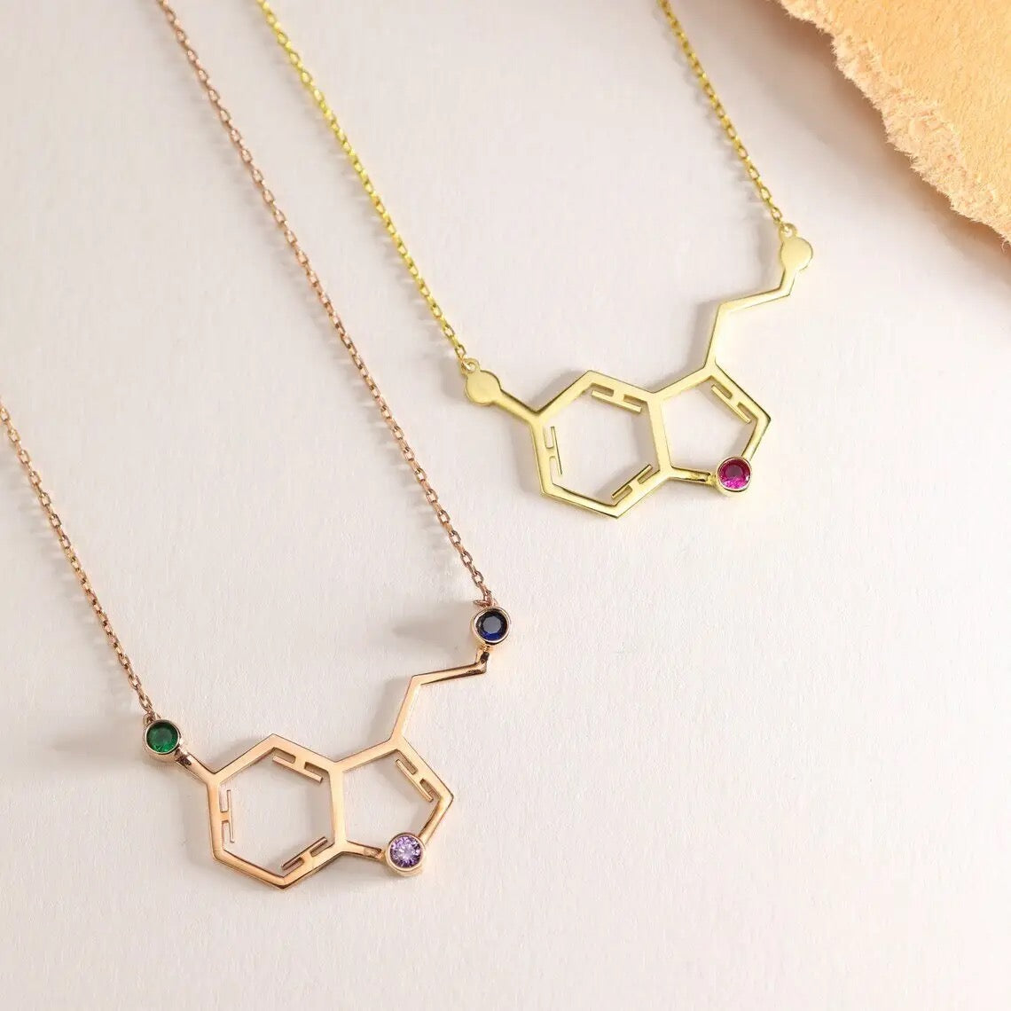 Serotonin Molecule Necklace: Stainless Steel Waterproof Jewelry – Elegant Chemistry-Inspired Design for Science Enthusiasts