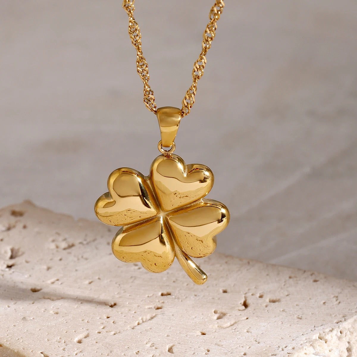 Heart-Clover Harmony Necklace