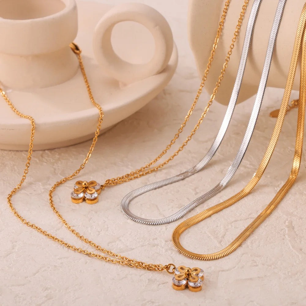 Golden Bloom Pendant Necklace Set