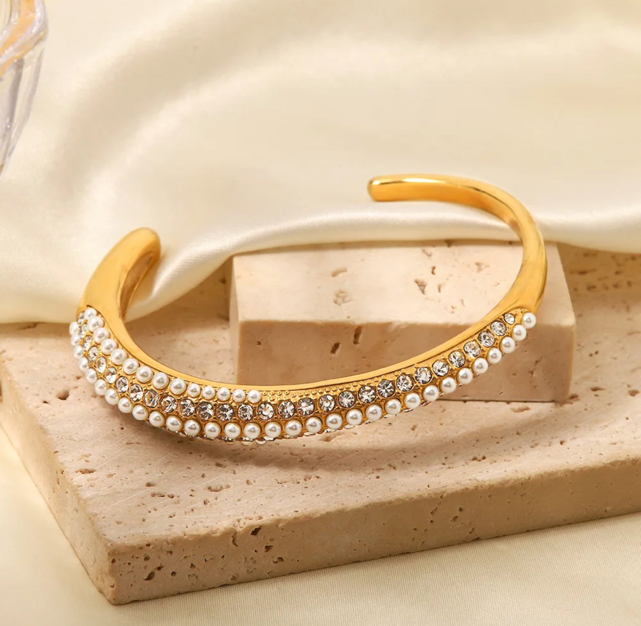 Pearlescent Gleam Open Bangle