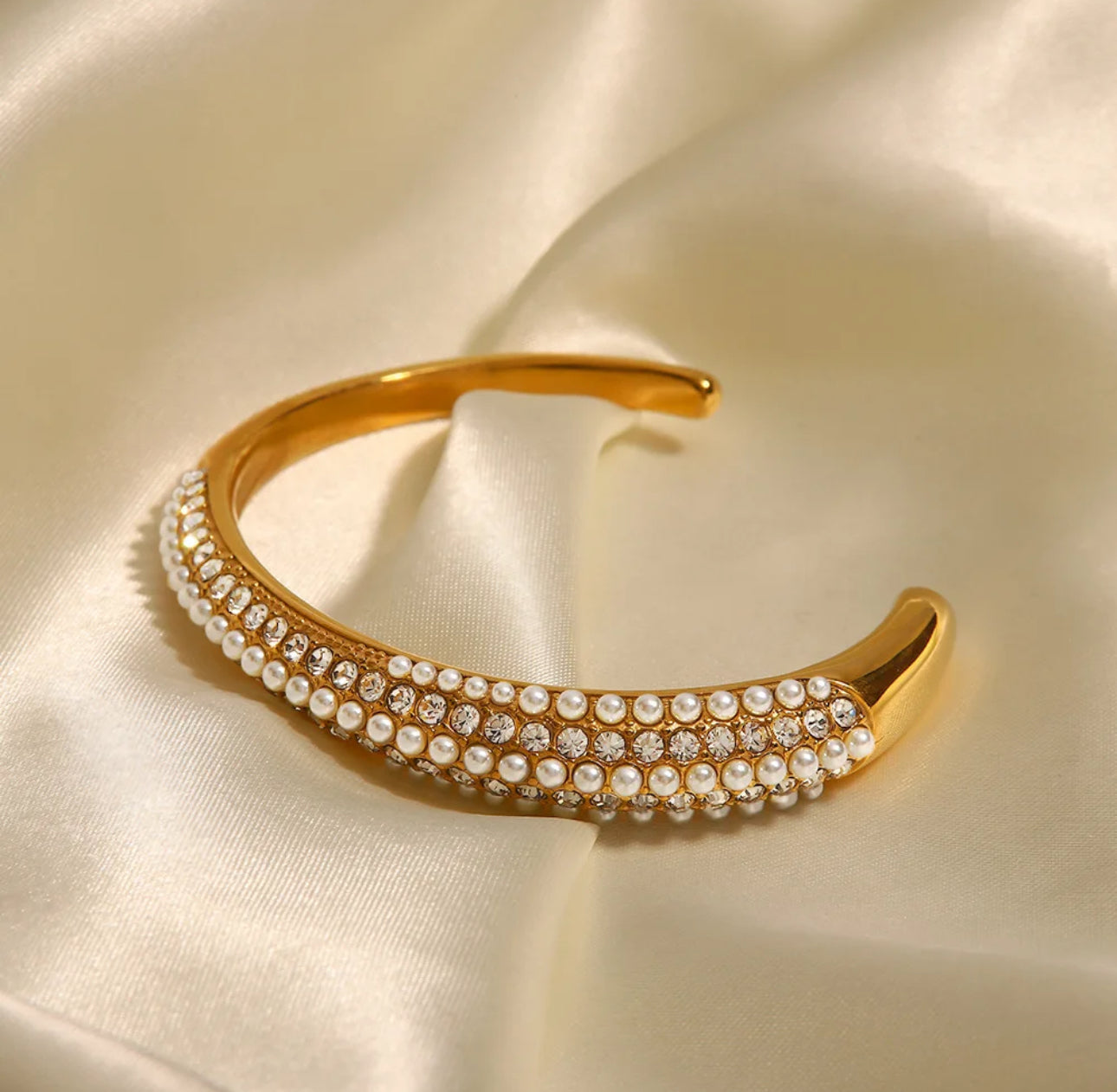 Pearlescent Gleam Open Bangle