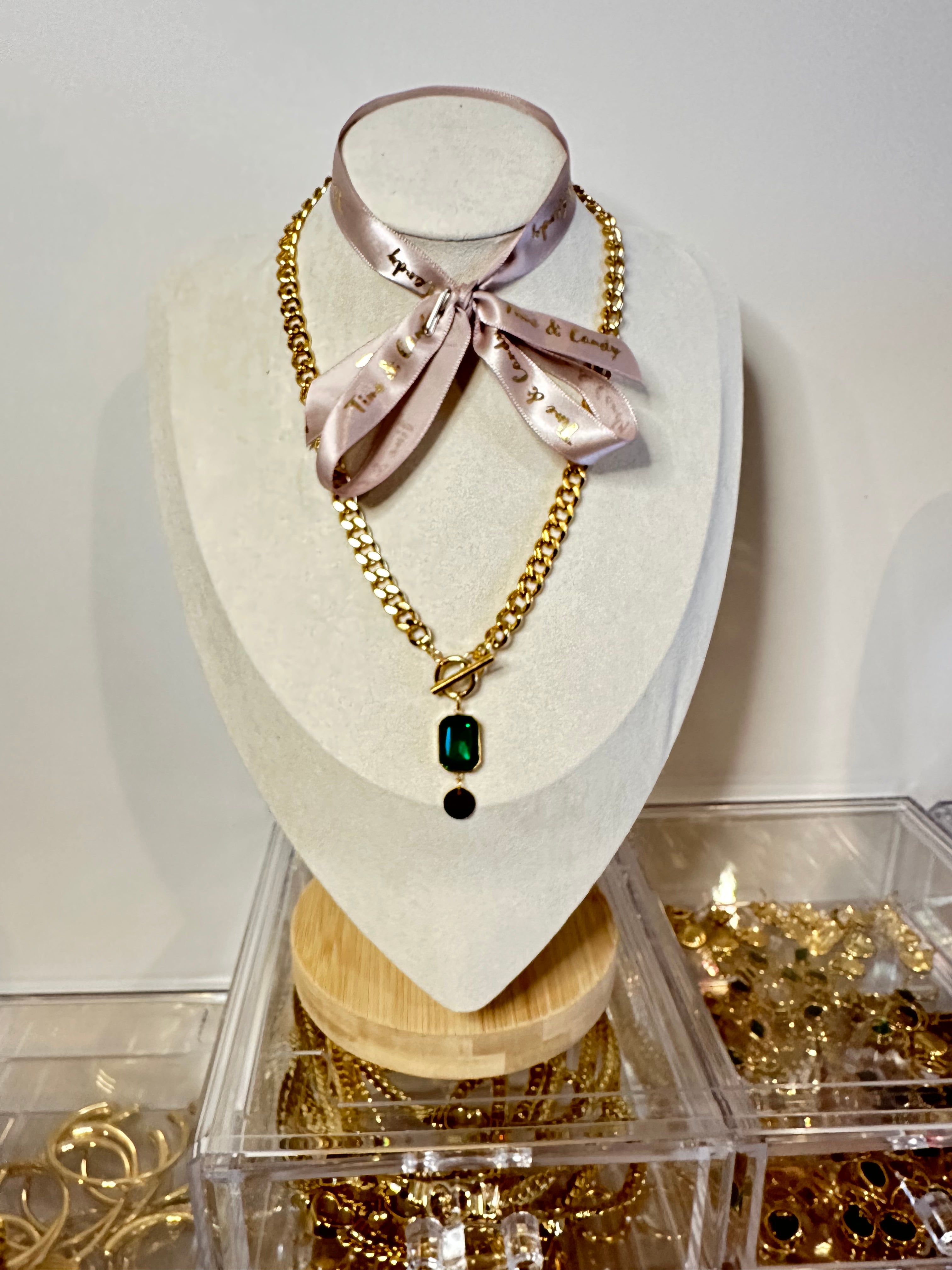 Elegance Unlocked: Golden Lurex Necklace with Emerald Pendant